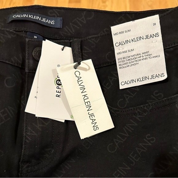 Calvin Klein Mid Rise Slim Straight Leg LOGO Print Denim Black Jeans NWT Sz 28 - Picture 3 of 8
